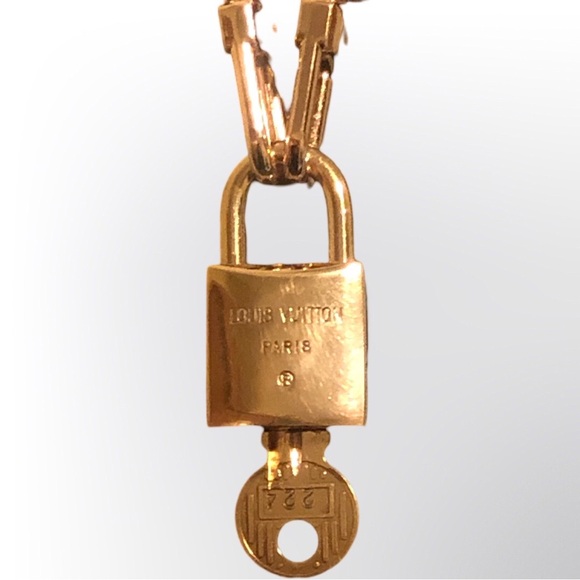 LOUIS VUITTON Lock and Key 🔐 #224 With 8” Chain - Picture 5 of 8